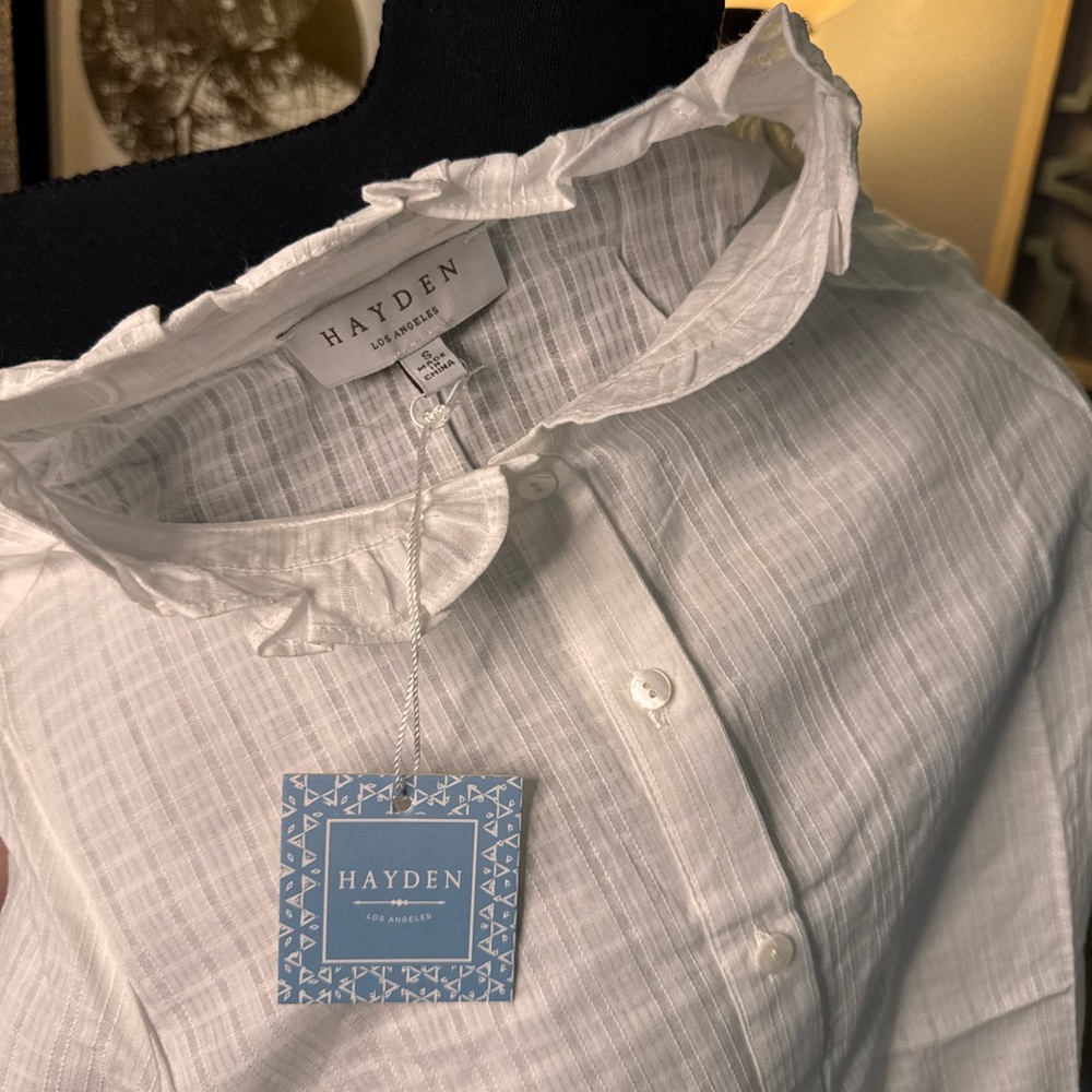 Elegant White Ruffle Collar Blouse - Picture 4 of 4
